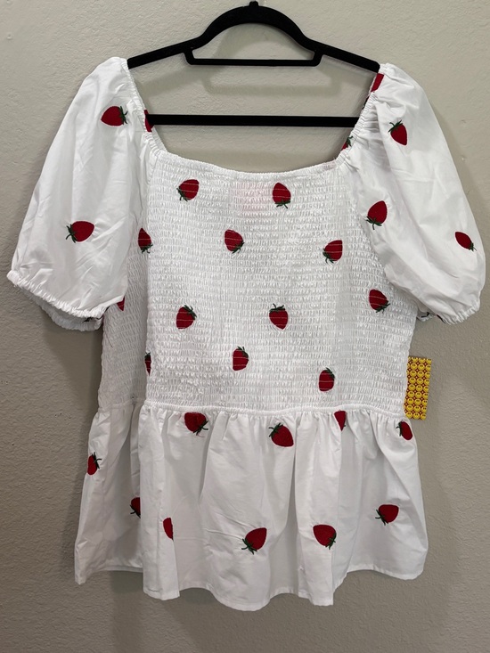 Coco And Shay Tops - Coco & Shay White Strawberry Smocked Puff Sleeve Peplum Top Size 3X NWT